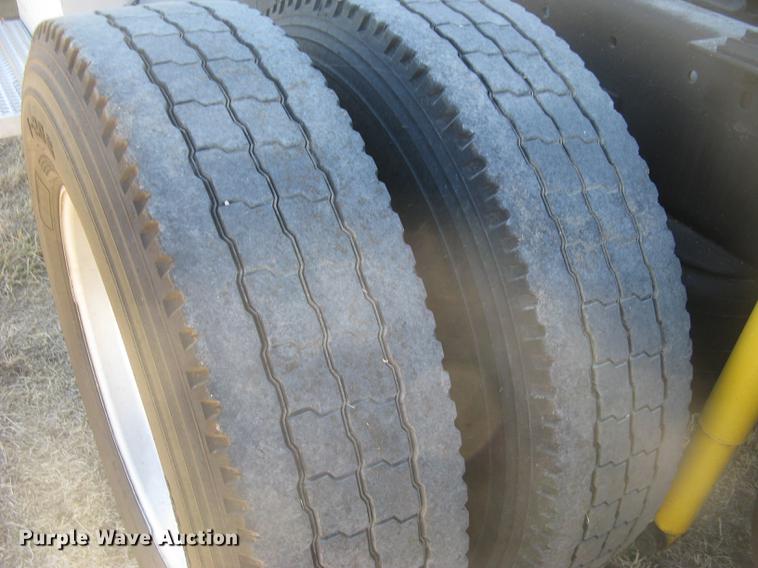 image for item DC2337 1995 Kenworth T600 semi truck