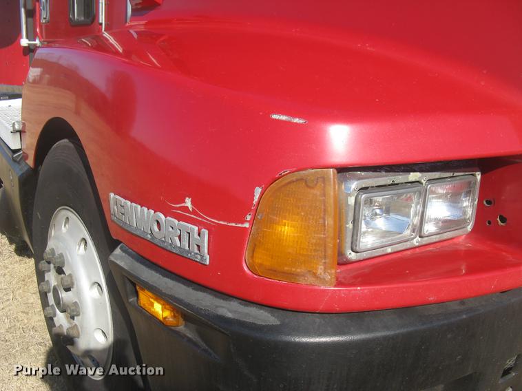 image for item DC2337 1995 Kenworth T600 semi truck