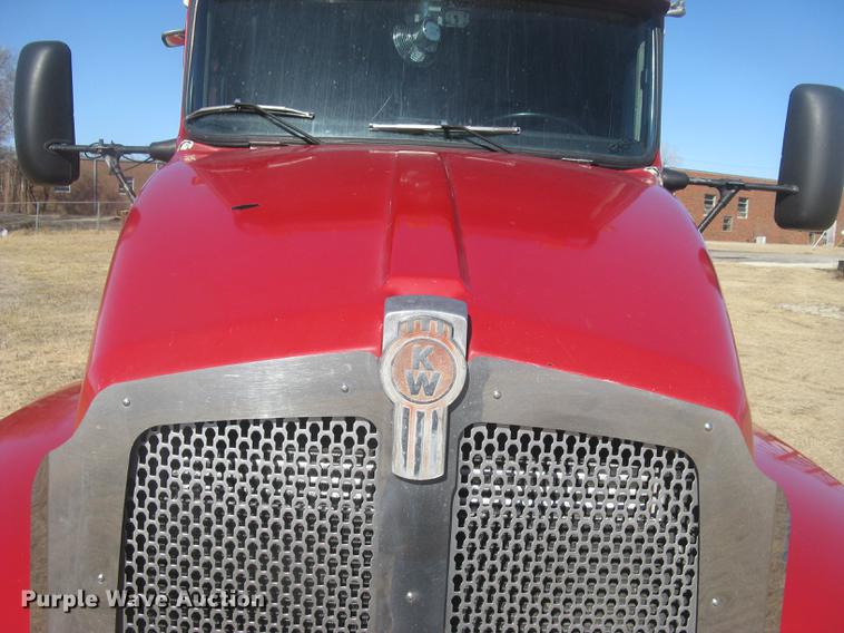 image for item DC2337 1995 Kenworth T600 semi truck