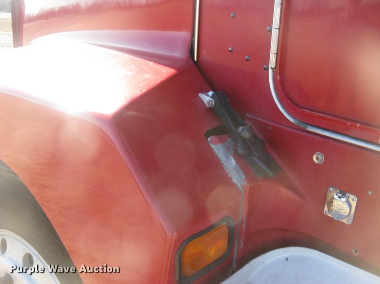 image for item DC2337 1995 Kenworth T600 semi truck