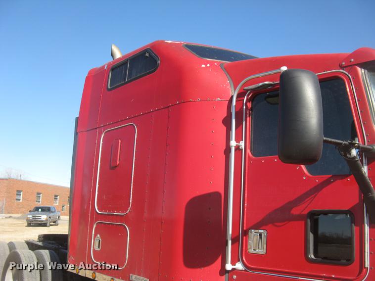 image for item DC2337 1995 Kenworth T600 semi truck