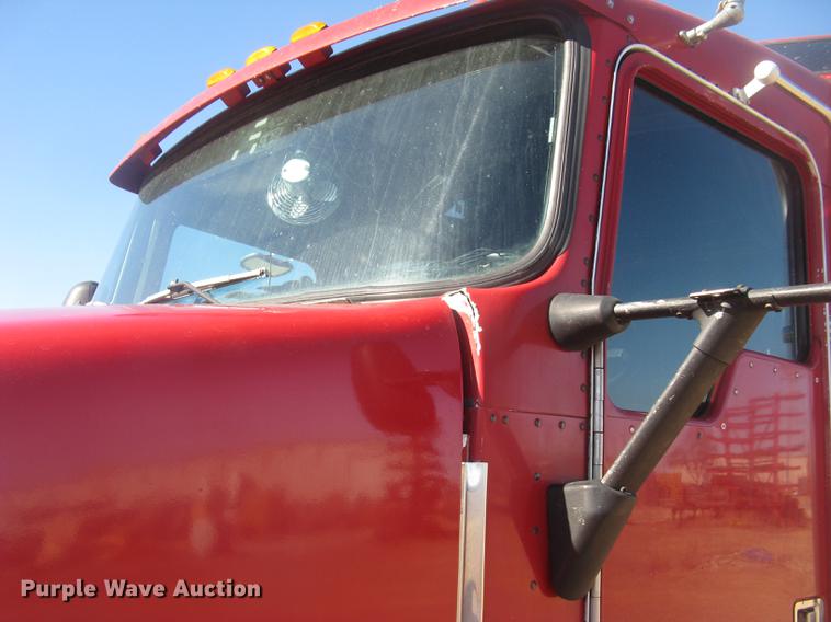 image for item DC2337 1995 Kenworth T600 semi truck