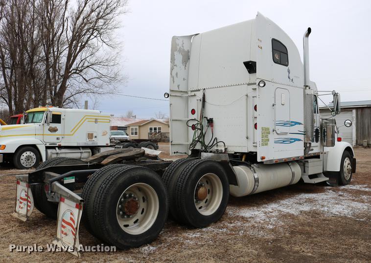 image for item DC3536 1999 Freightliner Classic XL FLD120 semi truck