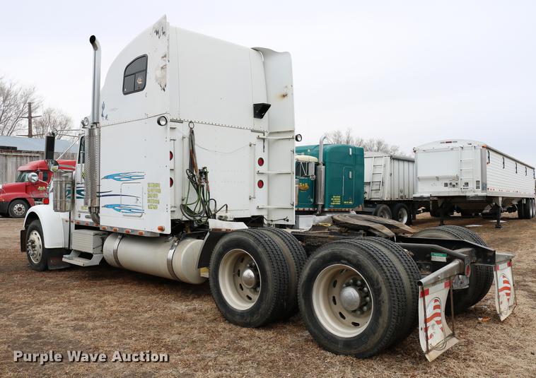 image for item DC3536 1999 Freightliner Classic XL FLD120 semi truck