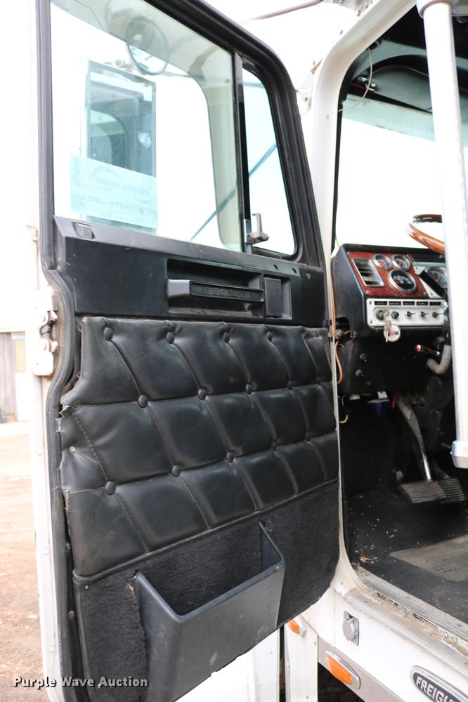 image for item DC3536 1999 Freightliner Classic XL FLD120 semi truck