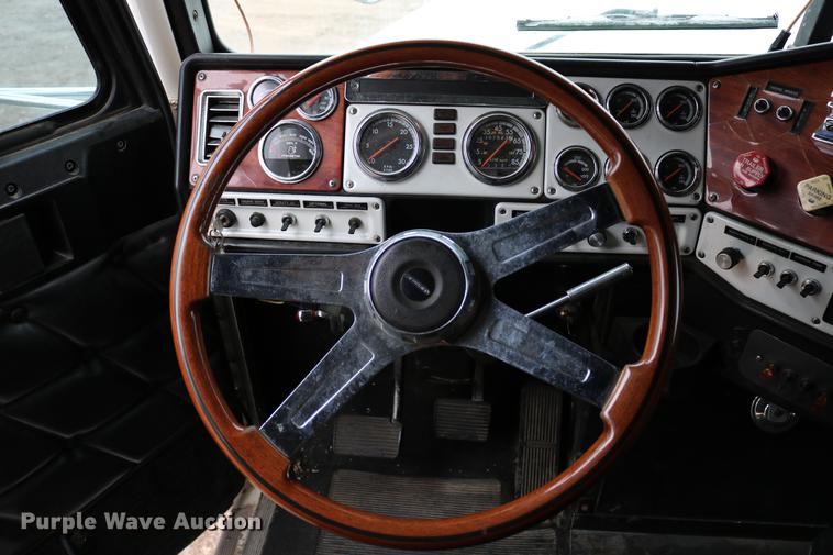 image for item DC3536 1999 Freightliner Classic XL FLD120 semi truck