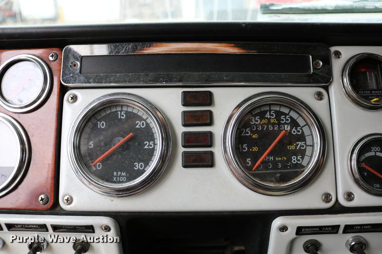 image for item DC3536 1999 Freightliner Classic XL FLD120 semi truck