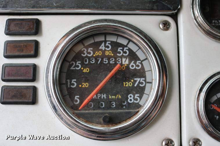 image for item DC3536 1999 Freightliner Classic XL FLD120 semi truck