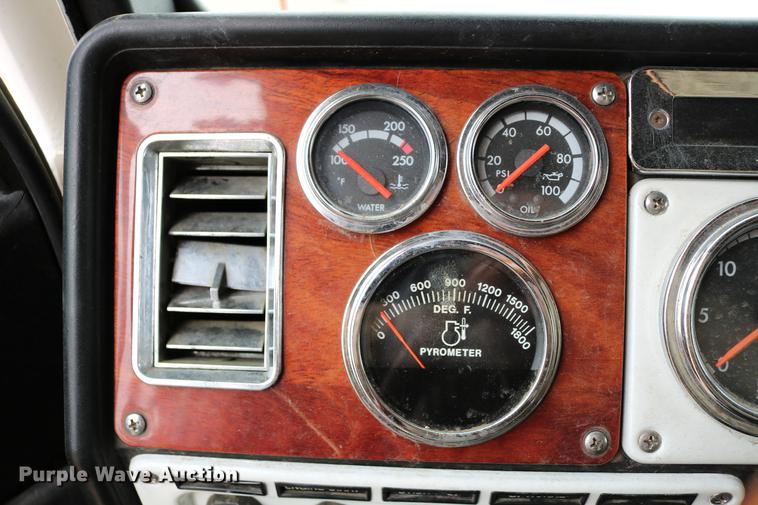 image for item DC3536 1999 Freightliner Classic XL FLD120 semi truck