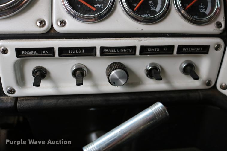 image for item DC3536 1999 Freightliner Classic XL FLD120 semi truck