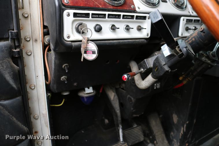 image for item DC3536 1999 Freightliner Classic XL FLD120 semi truck