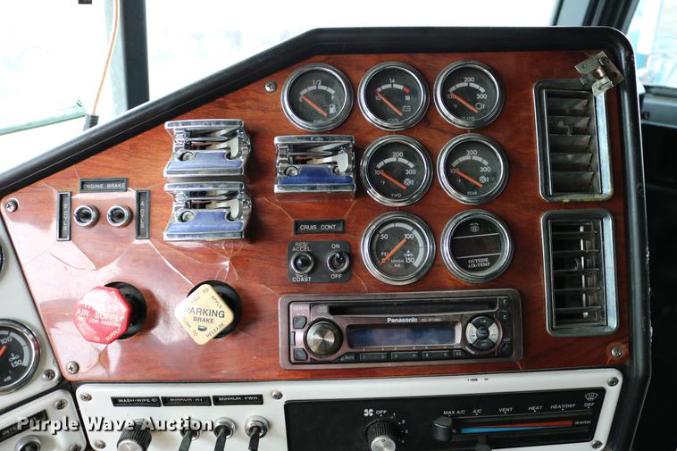 image for item DC3536 1999 Freightliner Classic XL FLD120 semi truck