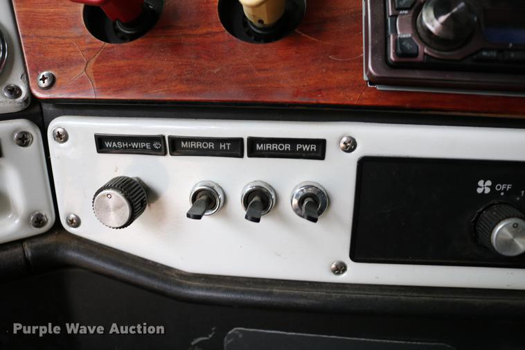 image for item DC3536 1999 Freightliner Classic XL FLD120 semi truck