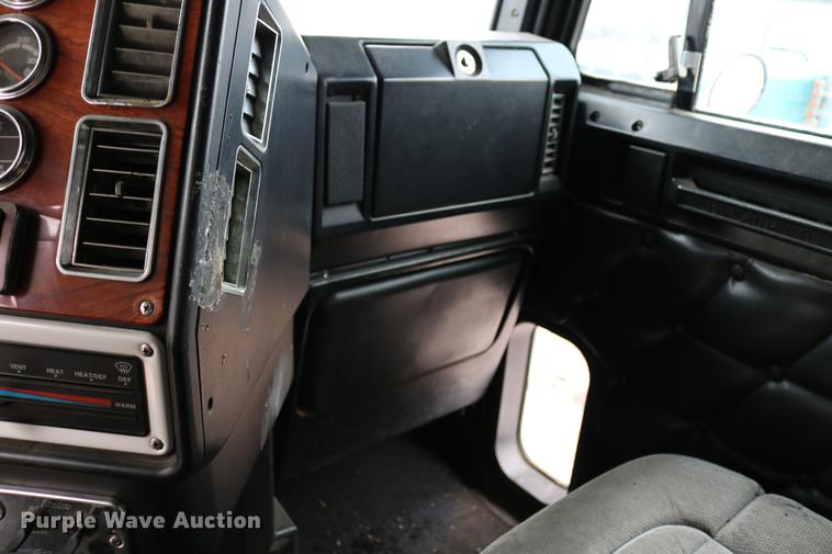 image for item DC3536 1999 Freightliner Classic XL FLD120 semi truck