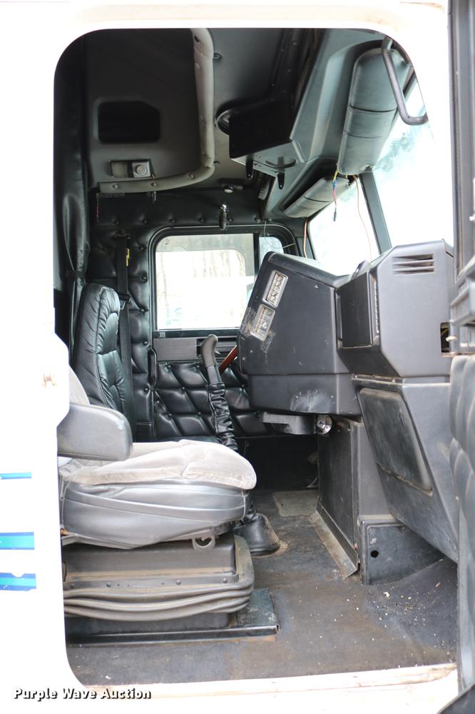 image for item DC3536 1999 Freightliner Classic XL FLD120 semi truck