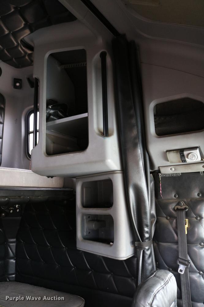 image for item DC3536 1999 Freightliner Classic XL FLD120 semi truck