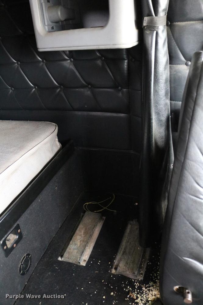 image for item DC3536 1999 Freightliner Classic XL FLD120 semi truck