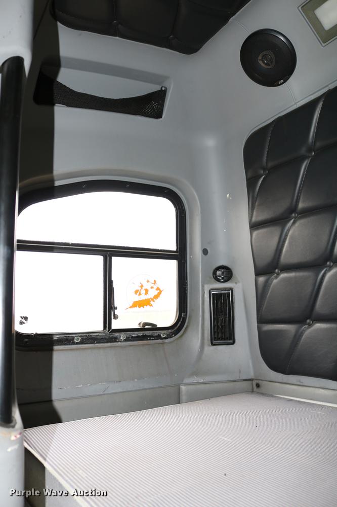 image for item DC3536 1999 Freightliner Classic XL FLD120 semi truck