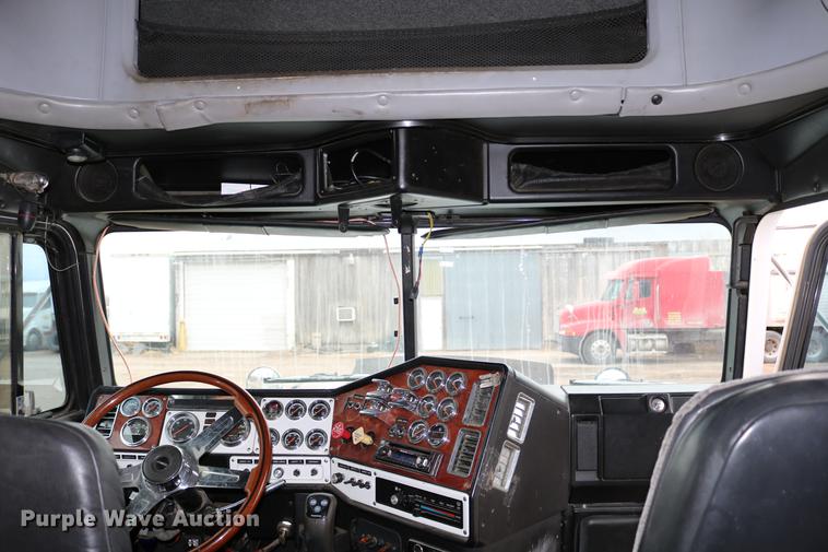 image for item DC3536 1999 Freightliner Classic XL FLD120 semi truck