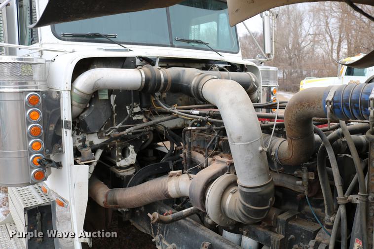 image for item DC3536 1999 Freightliner Classic XL FLD120 semi truck