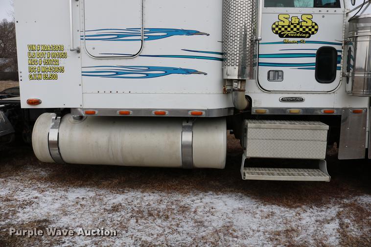 image for item DC3536 1999 Freightliner Classic XL FLD120 semi truck