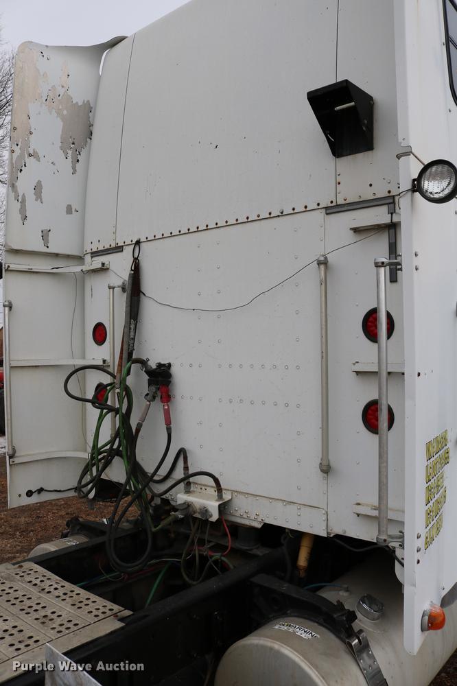 image for item DC3536 1999 Freightliner Classic XL FLD120 semi truck