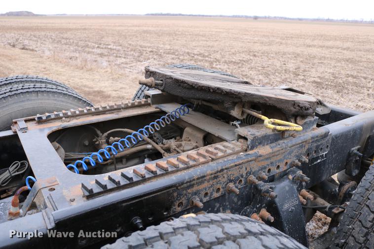 image for item DC3536 1999 Freightliner Classic XL FLD120 semi truck