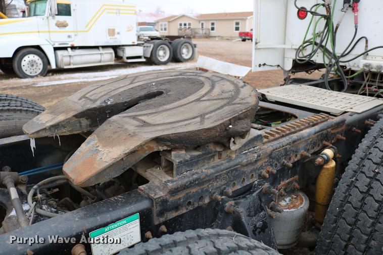 image for item DC3536 1999 Freightliner Classic XL FLD120 semi truck