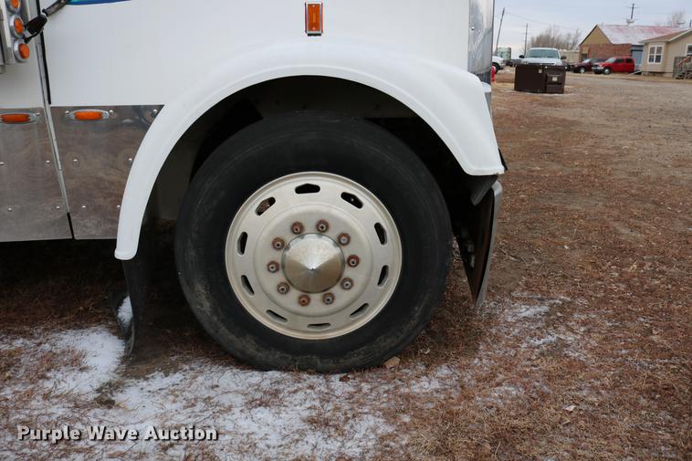 image for item DC3536 1999 Freightliner Classic XL FLD120 semi truck