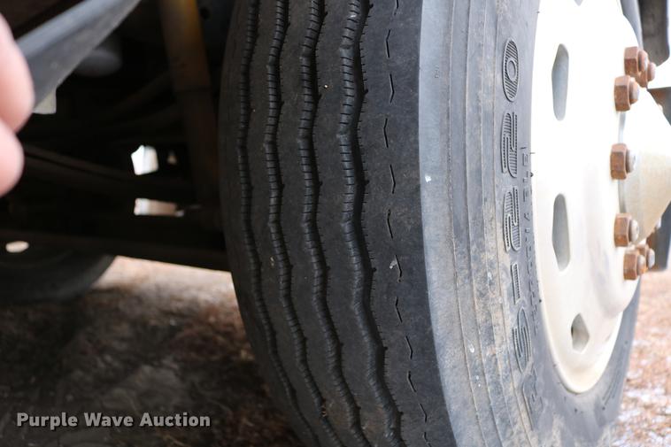 image for item DC3536 1999 Freightliner Classic XL FLD120 semi truck