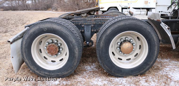 image for item DC3536 1999 Freightliner Classic XL FLD120 semi truck