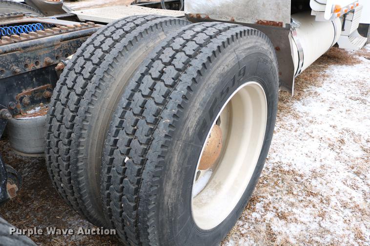 image for item DC3536 1999 Freightliner Classic XL FLD120 semi truck