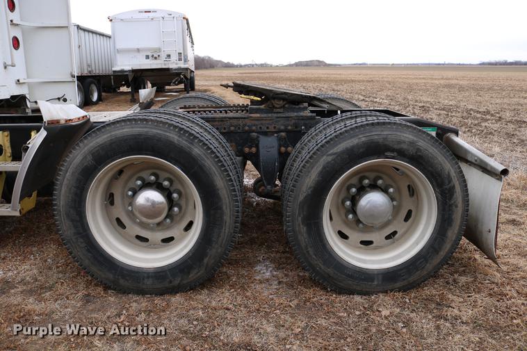 image for item DC3536 1999 Freightliner Classic XL FLD120 semi truck