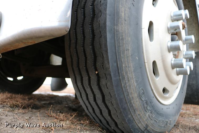 image for item DC3536 1999 Freightliner Classic XL FLD120 semi truck