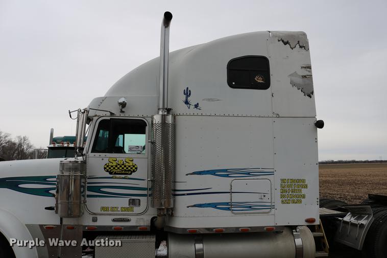 image for item DC3536 1999 Freightliner Classic XL FLD120 semi truck