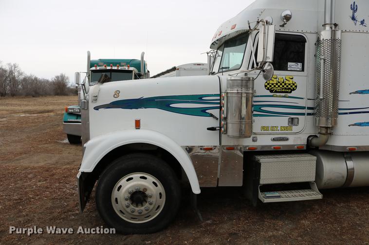image for item DC3536 1999 Freightliner Classic XL FLD120 semi truck