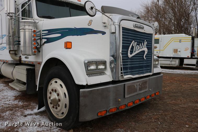 image for item DC3536 1999 Freightliner Classic XL FLD120 semi truck