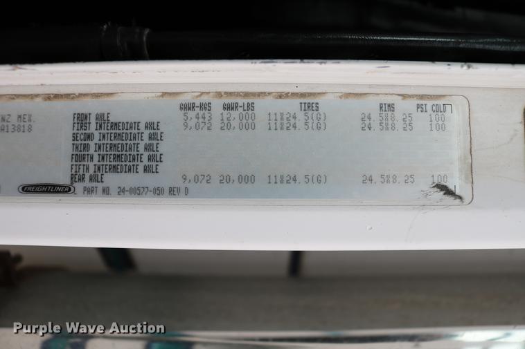 image for item DC3536 1999 Freightliner Classic XL FLD120 semi truck