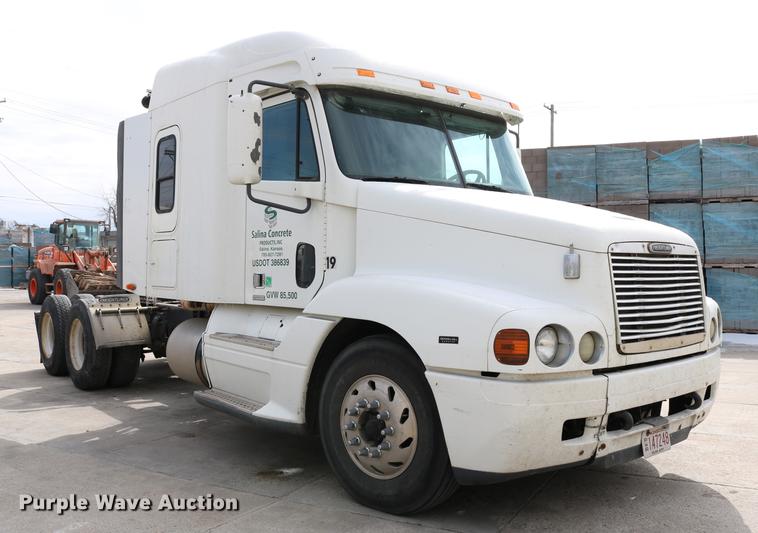 image for item DC3540 2003 Freightliner Century Class ST120 semi truck