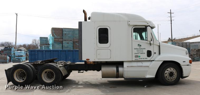 image for item DC3540 2003 Freightliner Century Class ST120 semi truck