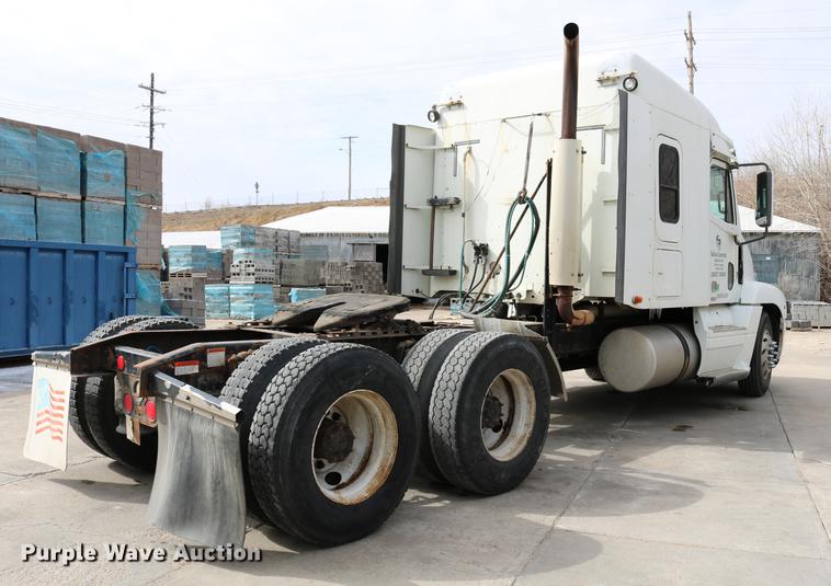 image for item DC3540 2003 Freightliner Century Class ST120 semi truck