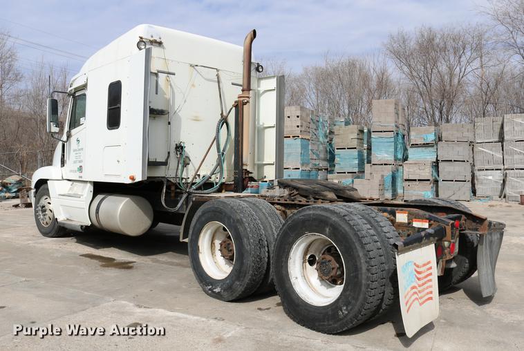 image for item DC3540 2003 Freightliner Century Class ST120 semi truck
