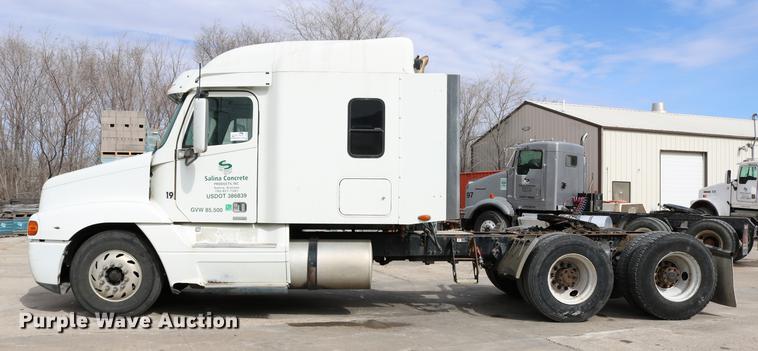 image for item DC3540 2003 Freightliner Century Class ST120 semi truck