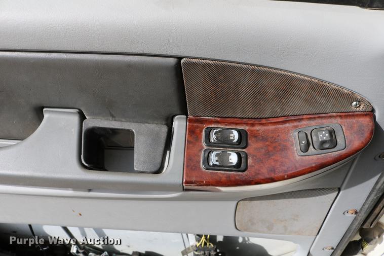 image for item DC3540 2003 Freightliner Century Class ST120 semi truck