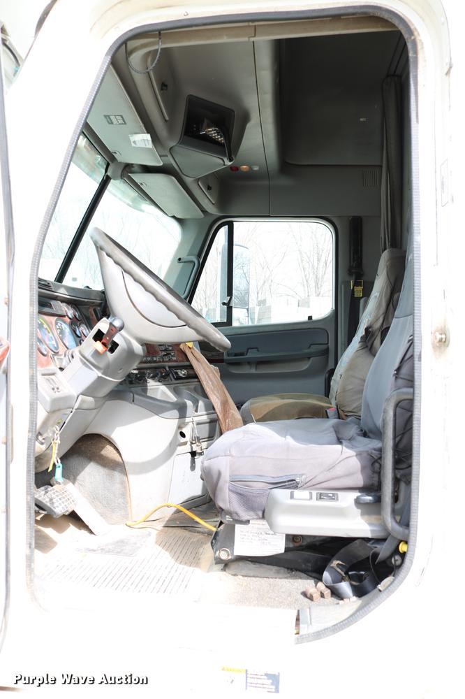 image for item DC3540 2003 Freightliner Century Class ST120 semi truck