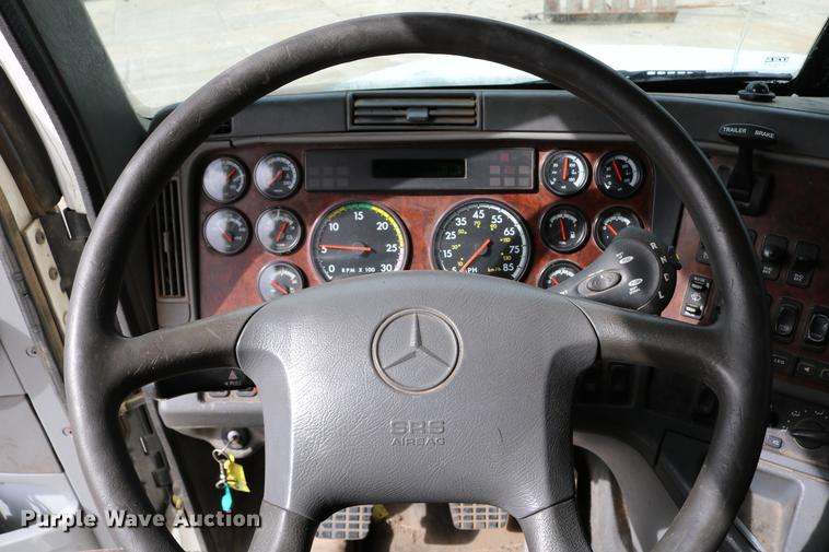 image for item DC3540 2003 Freightliner Century Class ST120 semi truck