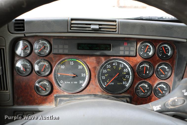 image for item DC3540 2003 Freightliner Century Class ST120 semi truck