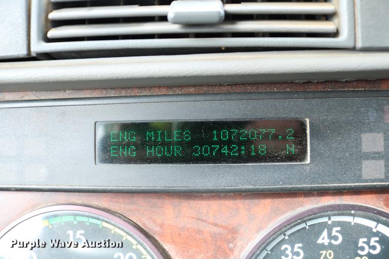 image for item DC3540 2003 Freightliner Century Class ST120 semi truck