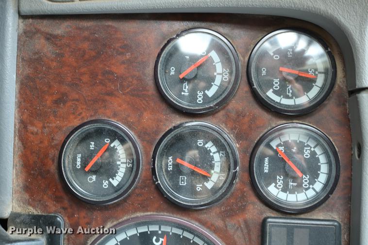 image for item DC3540 2003 Freightliner Century Class ST120 semi truck