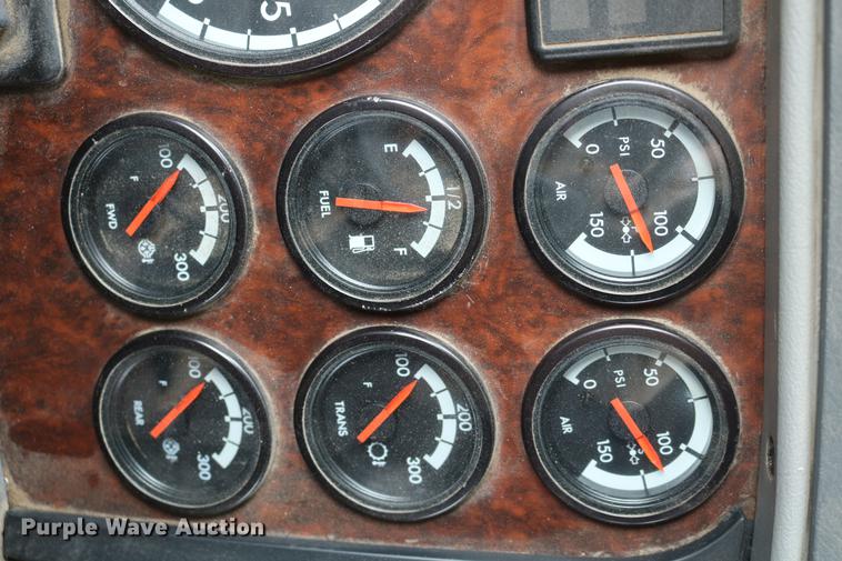 image for item DC3540 2003 Freightliner Century Class ST120 semi truck